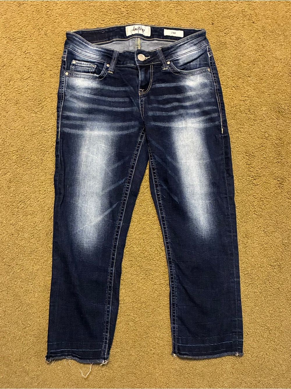 Daytrip Lynx Dark Wash Low Rise Cropped Capri Jeans Stretch 26 Raw Cut Off Hem